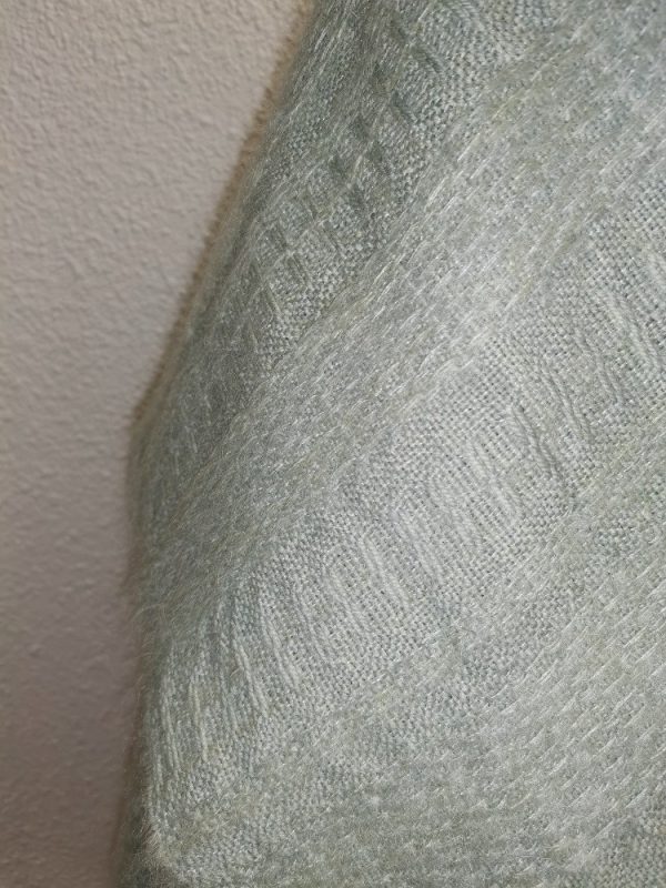 La toile de rose étole laine mohair vert lichen détail