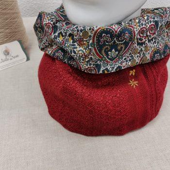 La toile de rose tour de cou en tissage artisanal laine coquelicot